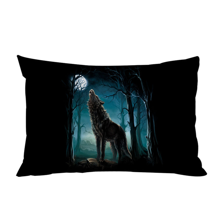 A Wolf Howls at a Moon King Pillow Cases