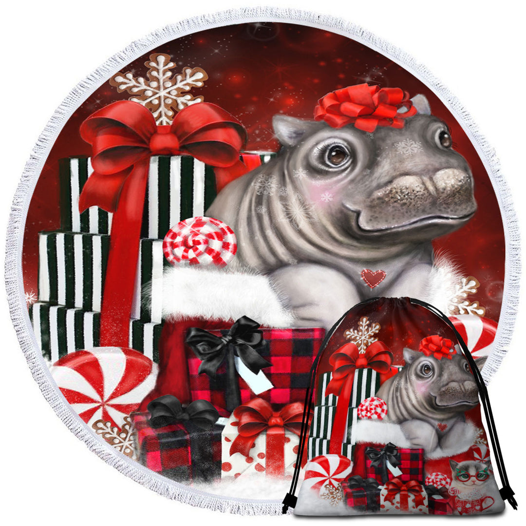 Cute Hippo Christmas Surprise Round Beach Towel